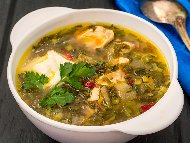 Рецепта Бистра супа / чорба със спанак, зелен лук, пилешко месо от бут, ориз, пащърнак и лимон